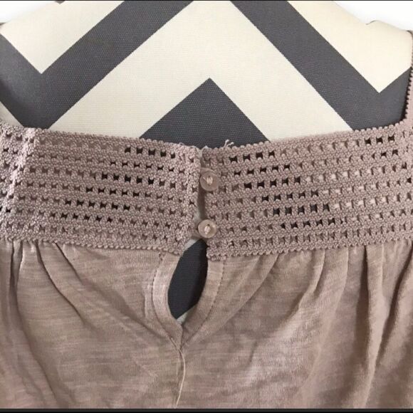 Old Navy XS NWT Tan Cotton Top With Lace - Picture 3 of 4